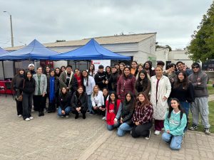 Autoridades, docentes y estudiantes de la carrera de Tecnología Médica sede La Serena.