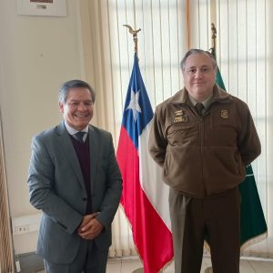 Vicerrector Valentín Volta invitó a Carabineros de Antofagasta a sumarse al programa “Buen Vecino”.